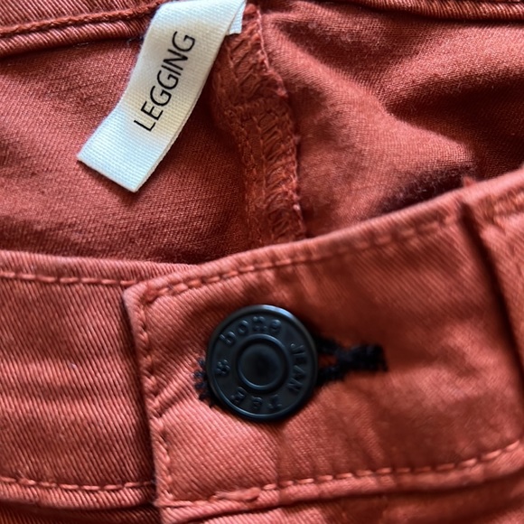 Rag and Bone/Jean rust colored leggings in durable cotton blend. - Picture 4 of 6